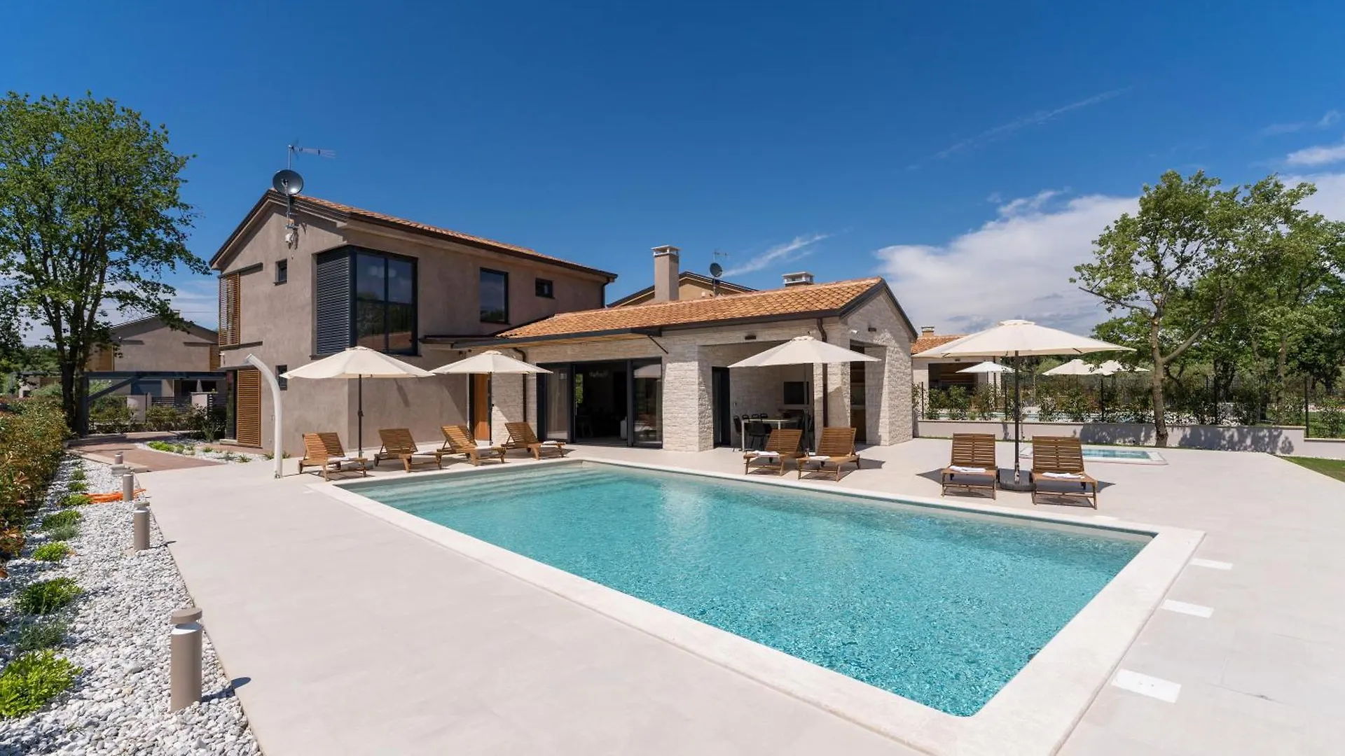 Villa Curitico location